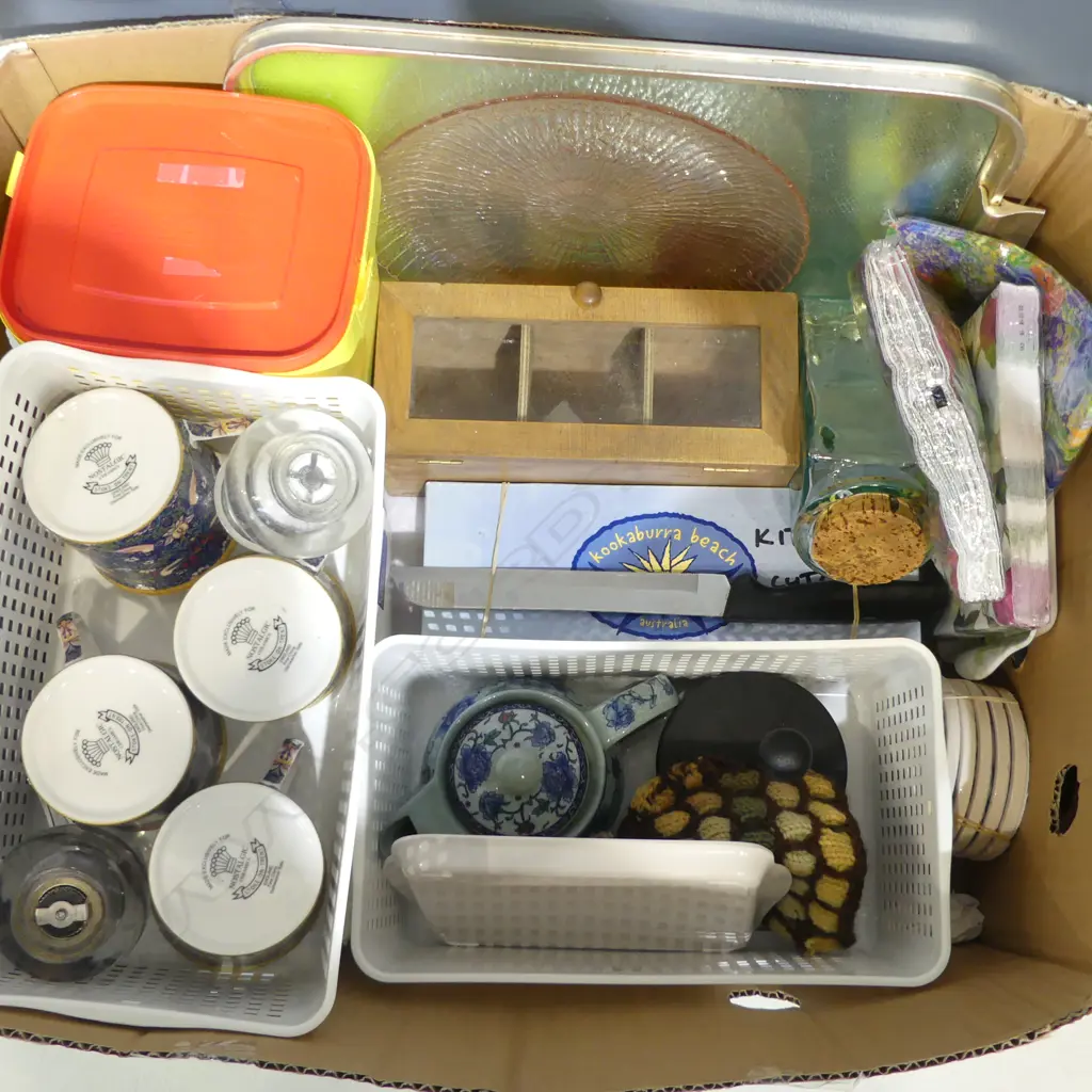 BOX LOT KITCHENALIA Image 1++