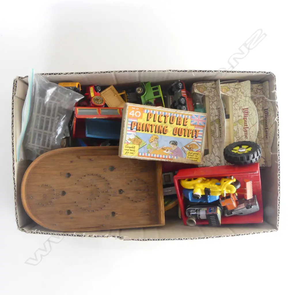 BOX VINTAGE TOY CARS & GAMES Image 1++