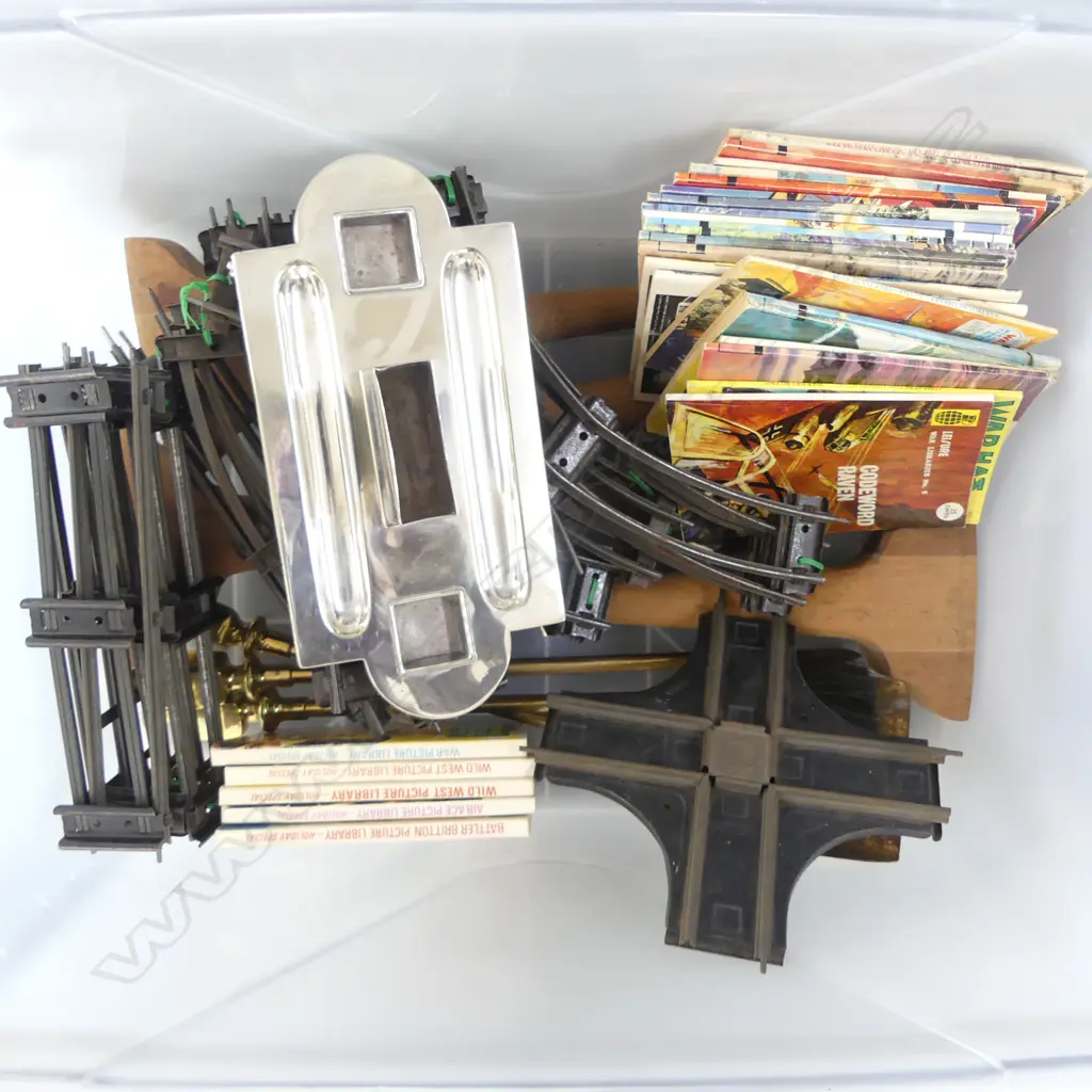 TOY RAIL TRACK, EP DESK STAND, WAR COMICS, 4 CABRIOLE LEGS Image 1++