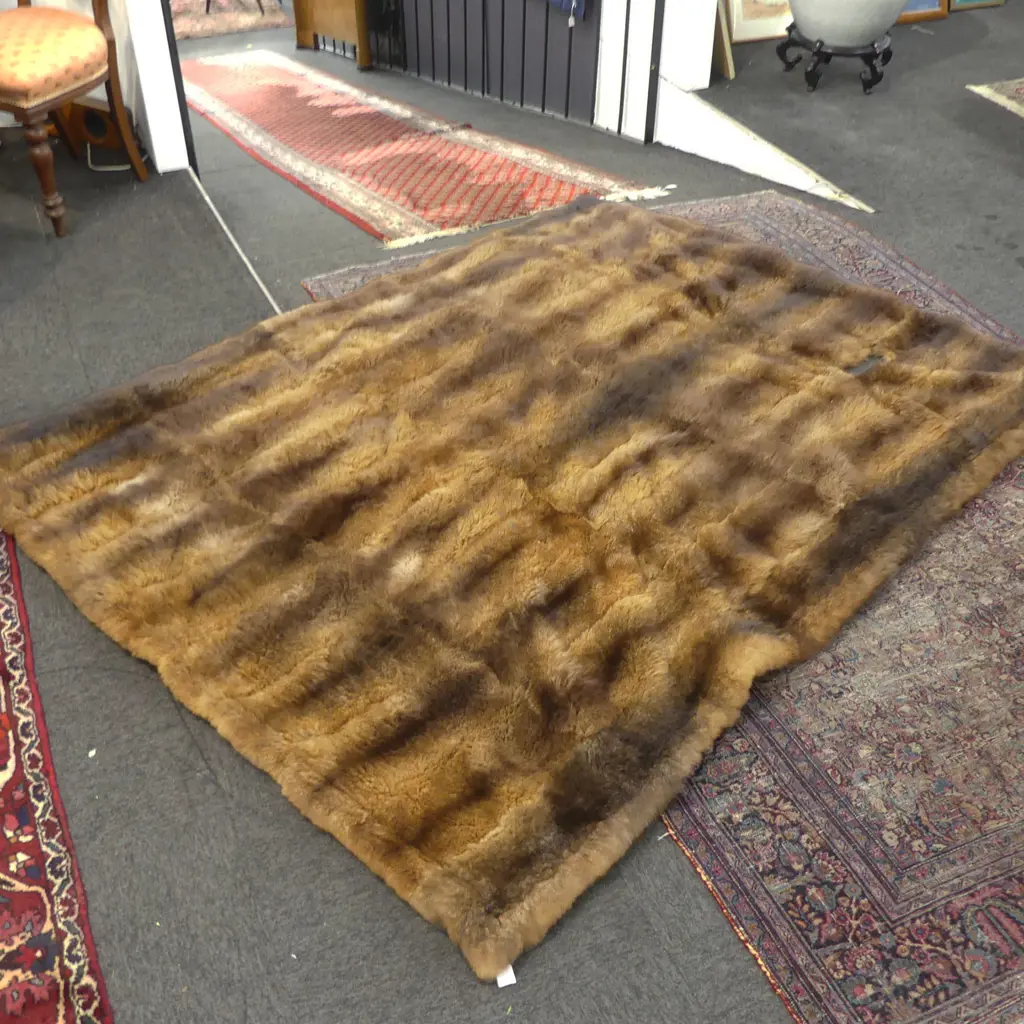 LG POSSUM FUR THROW 2050x1600mm - missing patch (200x100mm) & some stitching req, SEE ADDIT. PHOTOS Image 1++