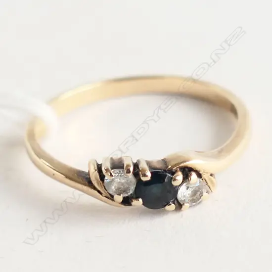 GOLD 9CT RING WITH THREE STONES 2 GRAMS SIZE P