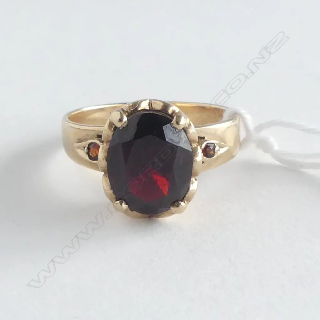 9CT LGE GARNET RING 4.16gms  SIZE N Image 1++