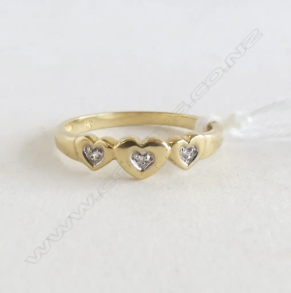 9CT 3 DIAMOND BAND RING heart settings 2gms  SIZE P Image 1++