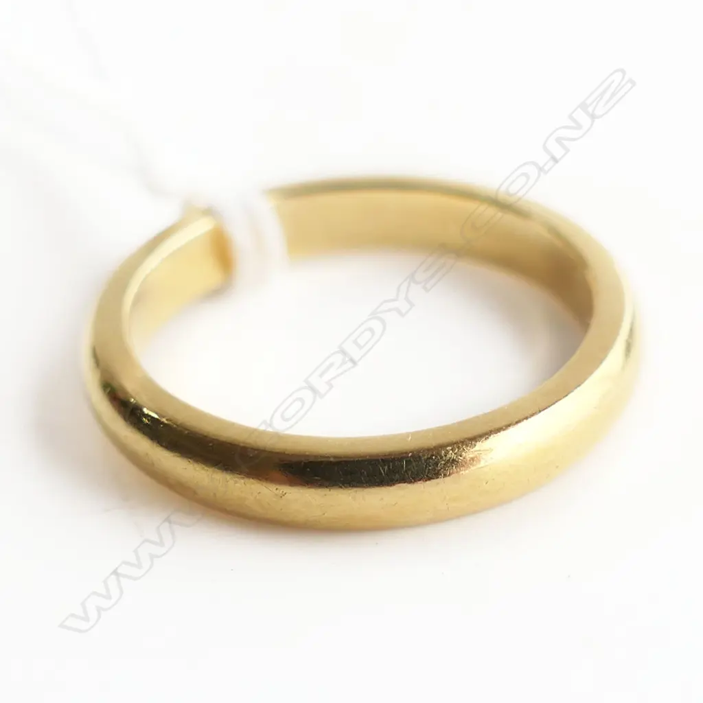18CT YELLOW GOLD half hoop BAND RING 5.3gms  SIZE N Image 1++