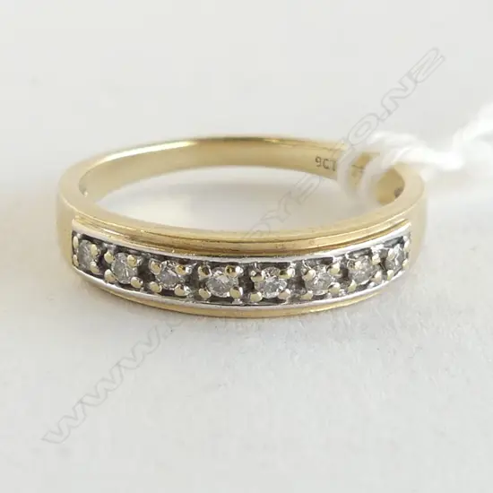 9CT 8 DIAMOND BAND RING 2.5gms  SIZE O