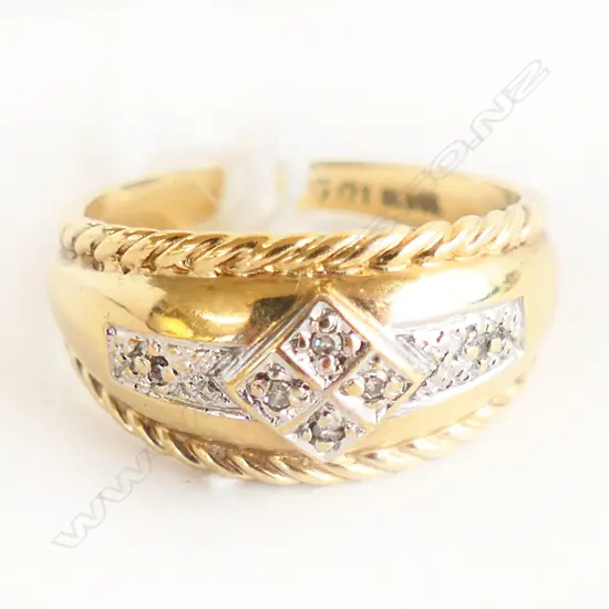 9ct GOLD & SMALL DIAMOND RING rope twist border 4.5gm  size Q