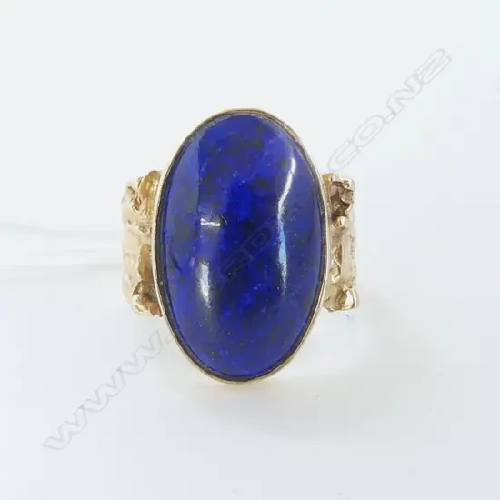 14CT Y/G  DESIGNER RING BLUE LGE CABACHON GEM STONE 6gms  SIZE P