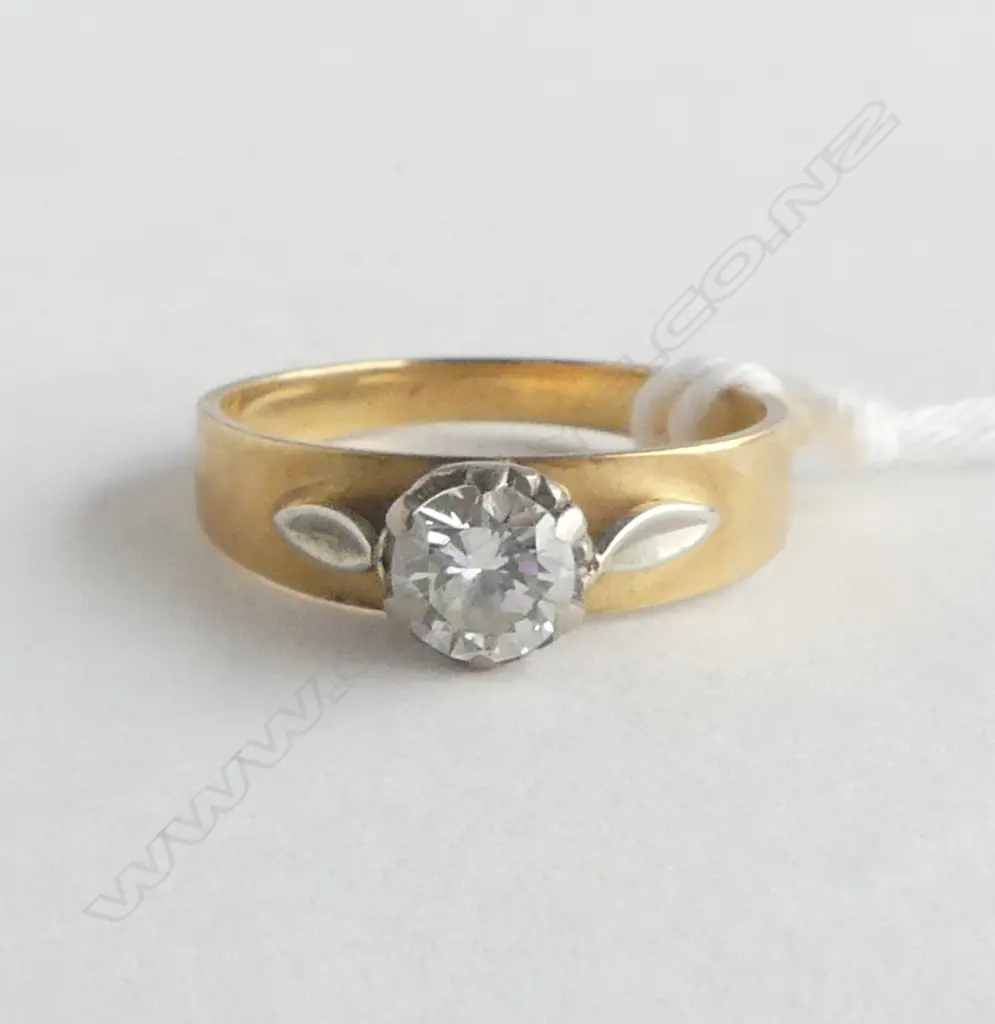 18ct YELLOW GOLD DIAMOND 0.45ct approx SOLITAIRE RING 3.3gms SIZE N 1/2 Image 1++