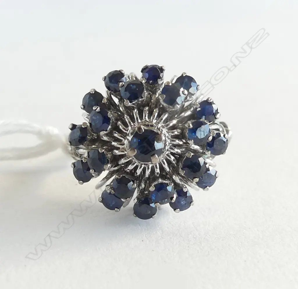 14ct W/G  SAPPHIRE CLUSTER PRINCESS RING 6.8gms  SIZE R 1/2 Image 1++