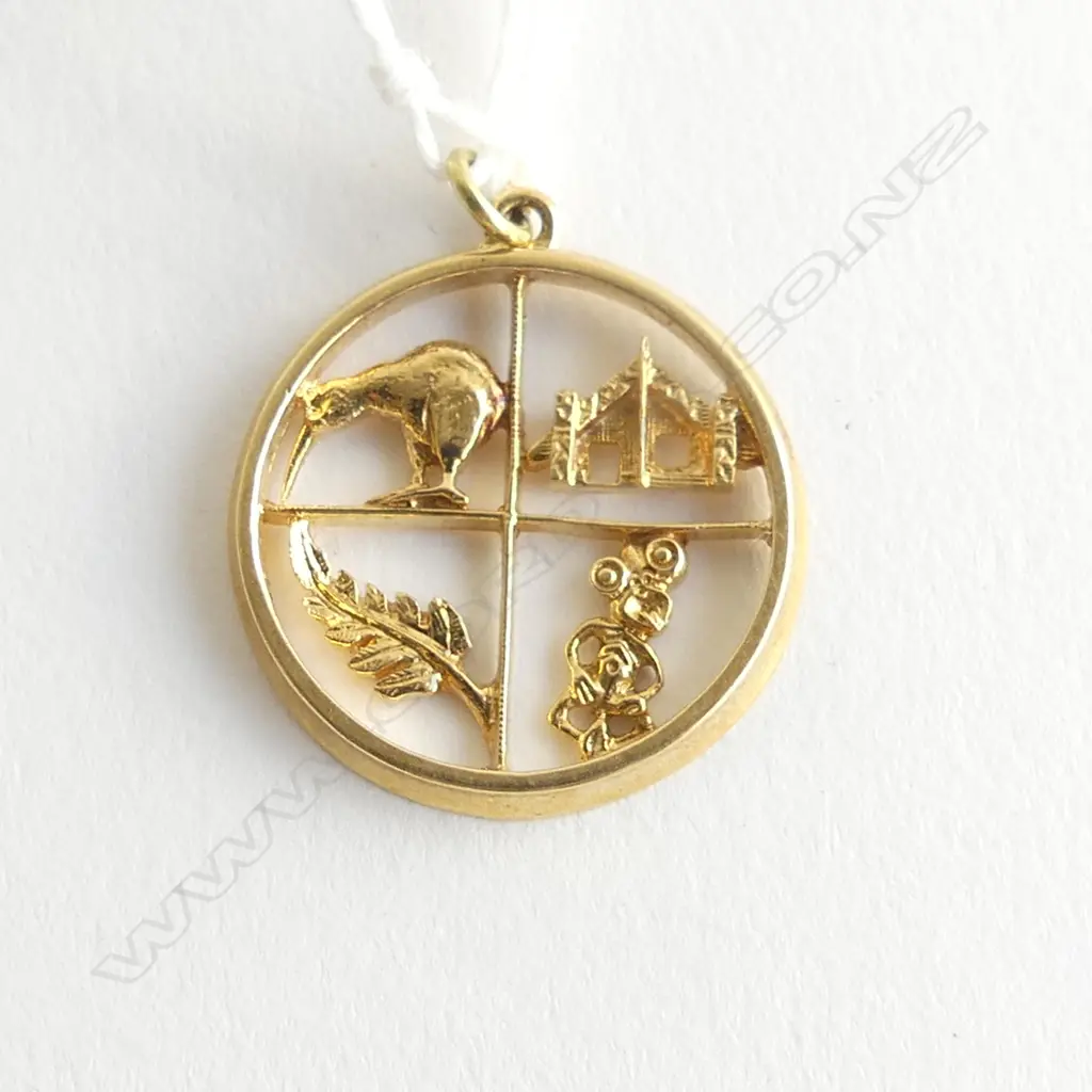 18ct GOLD NZ THEMED PENDANT 5gms marae kiwi tiki fern leaf Image 1++