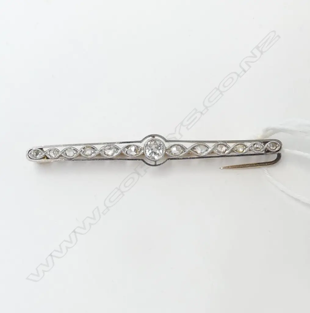 15ct DIAMOND BAR BROOCH W.50mm 3.7gms Image 1++