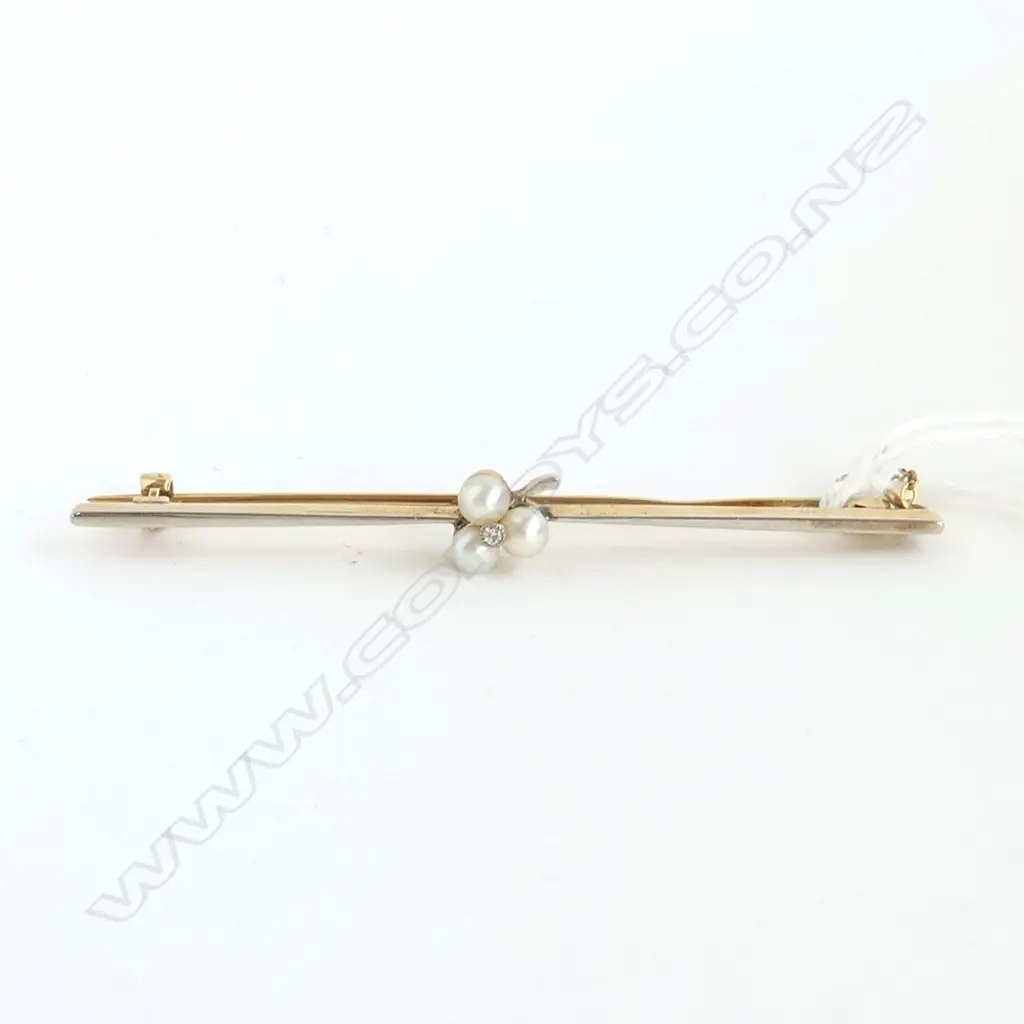 18ct GOLD PEARL & DIAMOND BROOCH 4.27gms in original box Image 1++