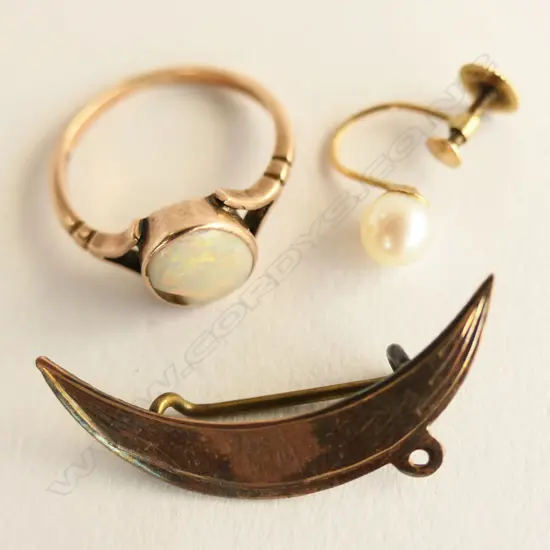 3 PCES 9CT JEWELLERY: OPAL RING AF, BROOCH, PEARL EARRING 3.5gms