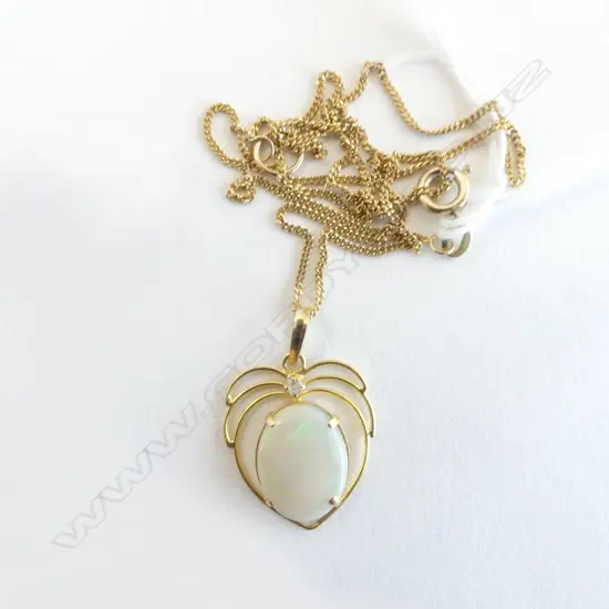 18ct gold OPAL & DIAMOND PENDANT ON 9CT GOLD CHAIN 4.5gms