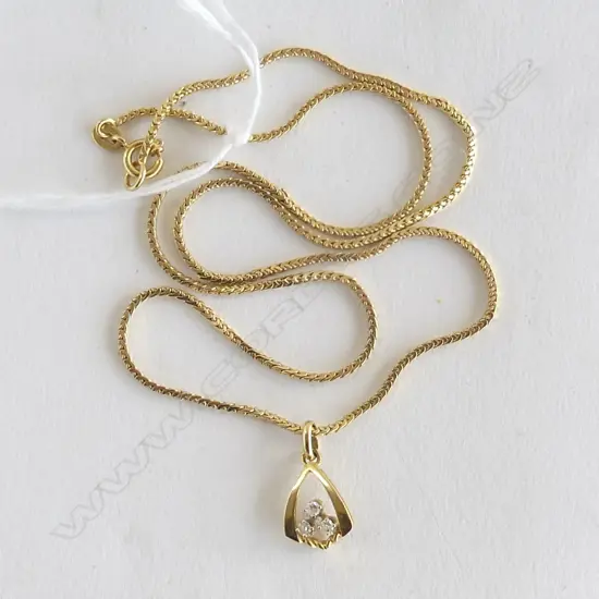 18ct YELLOW GOLD 3 DIAMOND PENDANT NECKLACE L.440mm 8.7gms