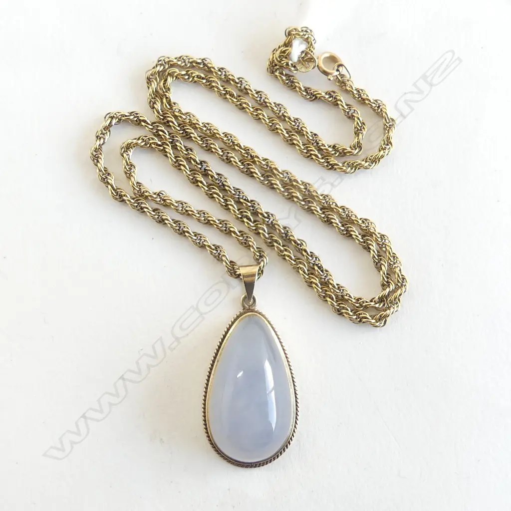 9ct YELLOW GOLD PENDANT ROPE NECKLACE W pale mauve jadeite/quartz cabochon 15gms Image 1++