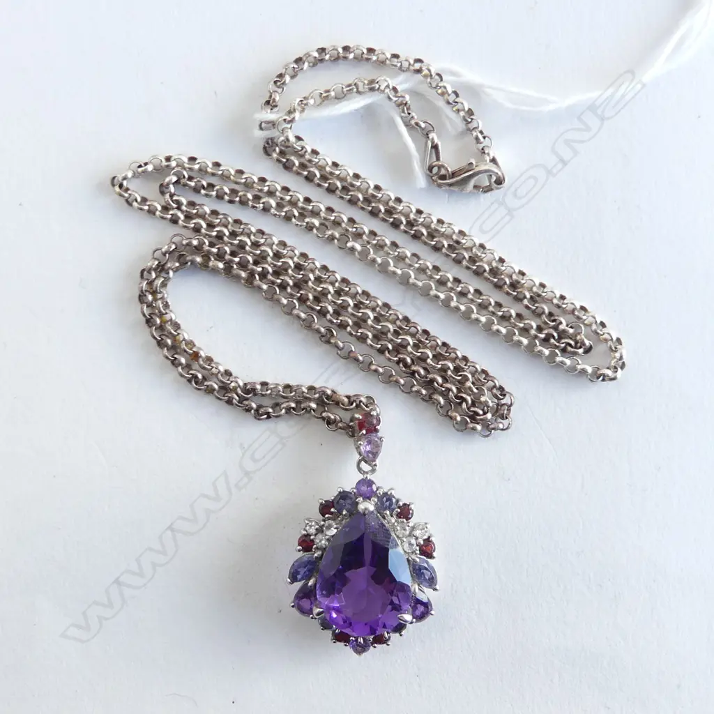 14CT ? WHITE GOLD & LGE AMETHYST PENDANT 7.5gms ON SILVER CHAIN Image 1++