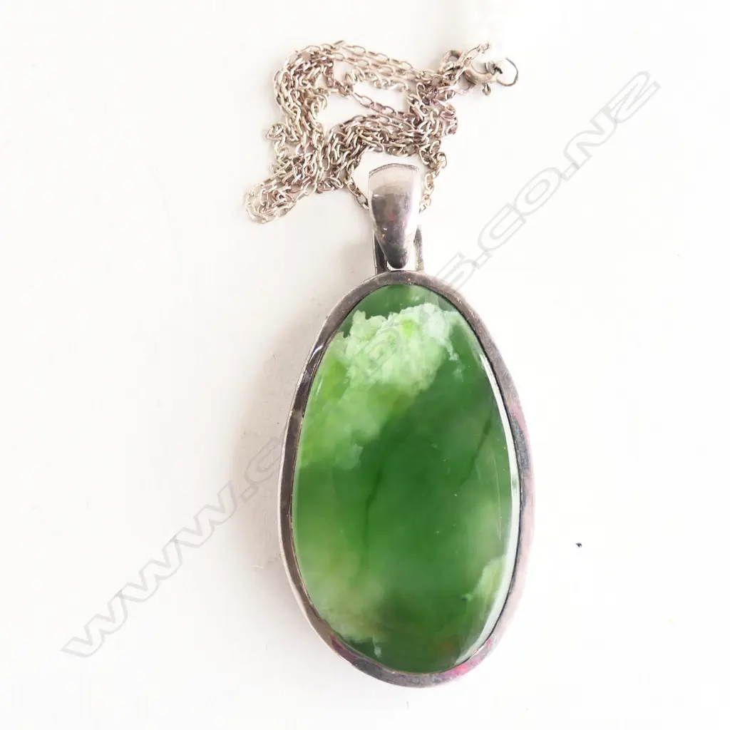 JADE & SILVER PENDANT w. SILVER CHAIN new old stock Image 1++