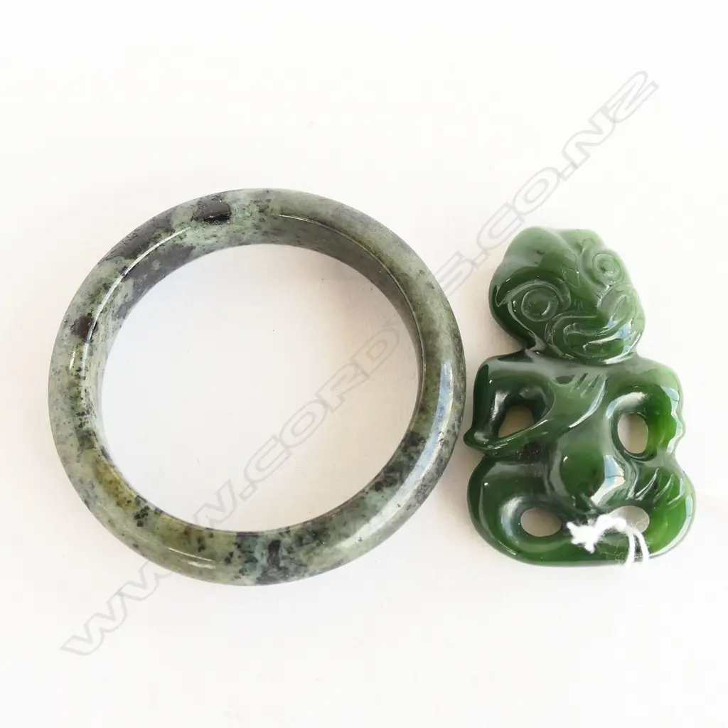 GREENSTONE TIKI PENDANT H.70mm + JADE BANGLE Image 1++