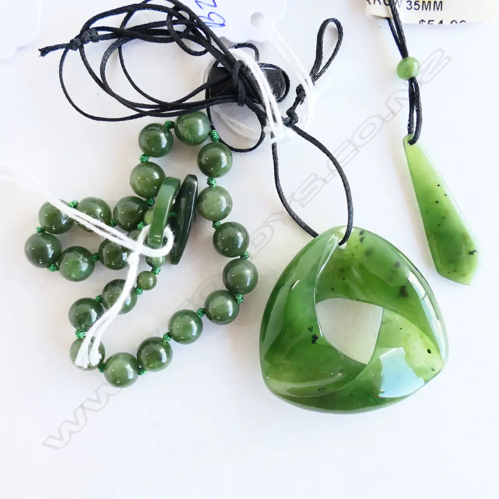 POUNAMU BRACELET, KNOT PENDANT NECKLACE & SM DROP POUNAMU PENDANT NECKLACE new old stock Image 1++