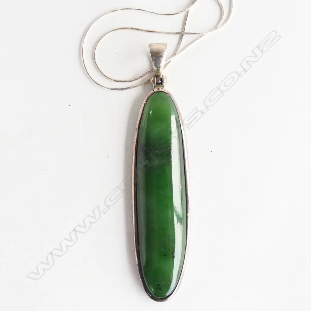 OVAL POUNAMU & SILVER PENDANT L.95mm w. SILVER CHAIN  handcrafted by Paul Bienssen, new old stock Image 1++