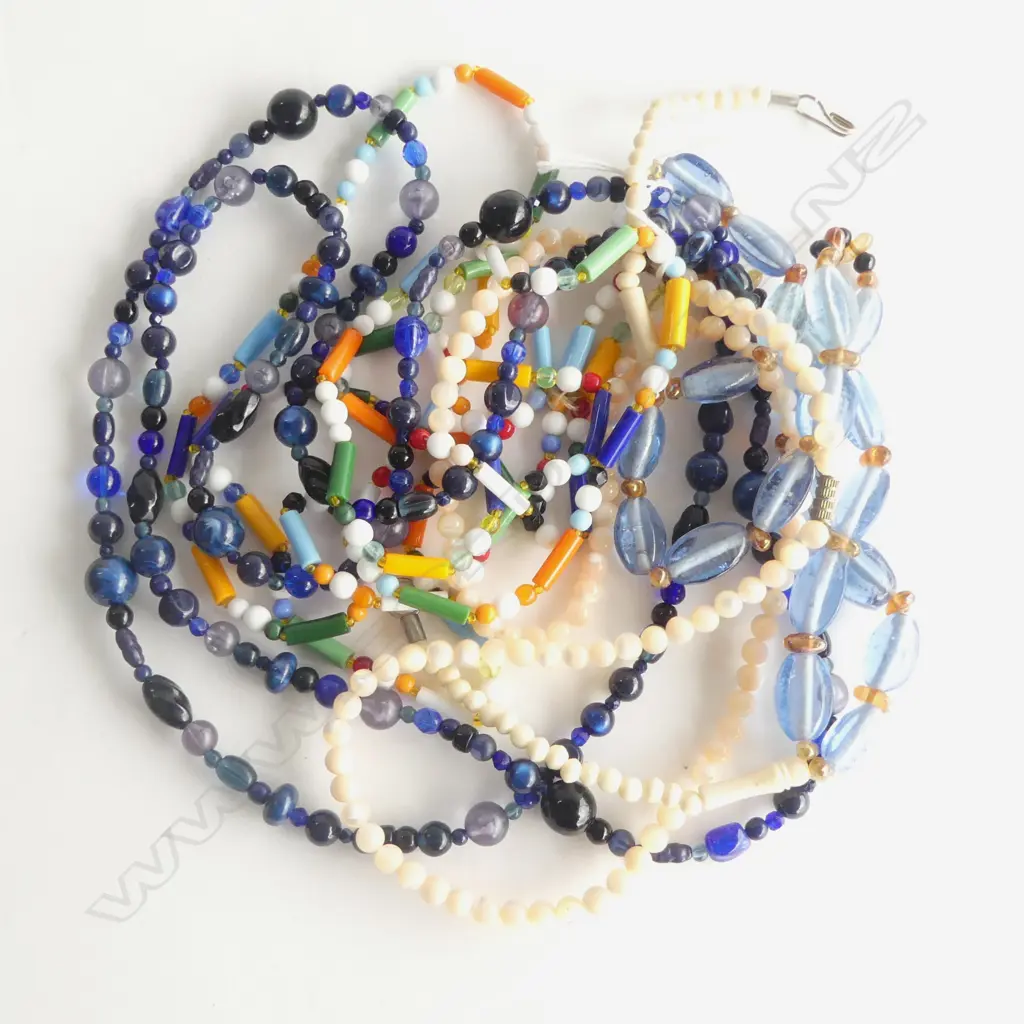 4 GLASS BEAD NECKLACES  Image 1++