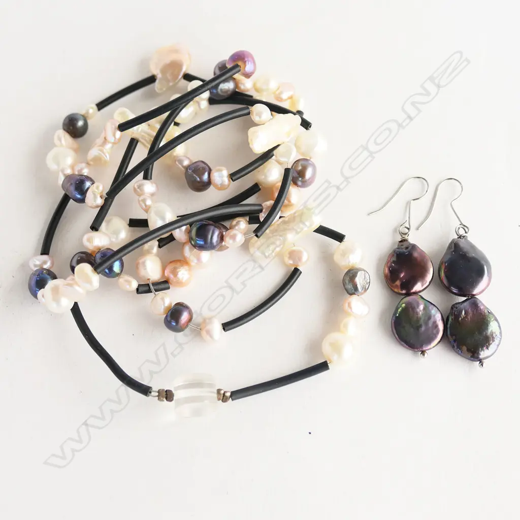 PEARL NECKLACE + PR EARRINGS Image 1++