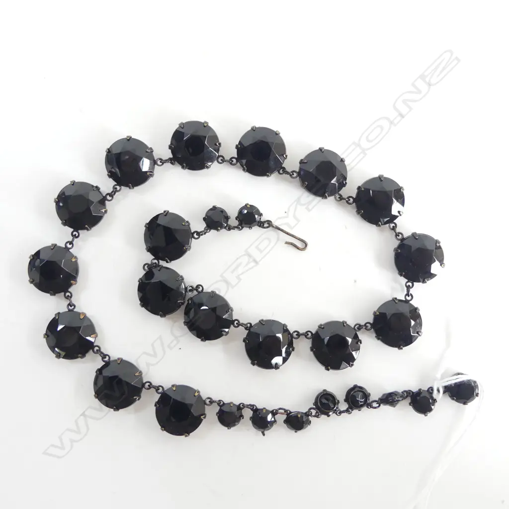 COLLECTION VICT FRENCH BLACK GLASS BEADS Image 1++