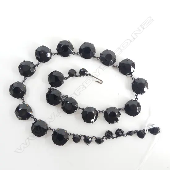 COLLECTION VICT FRENCH BLACK GLASS BEADS