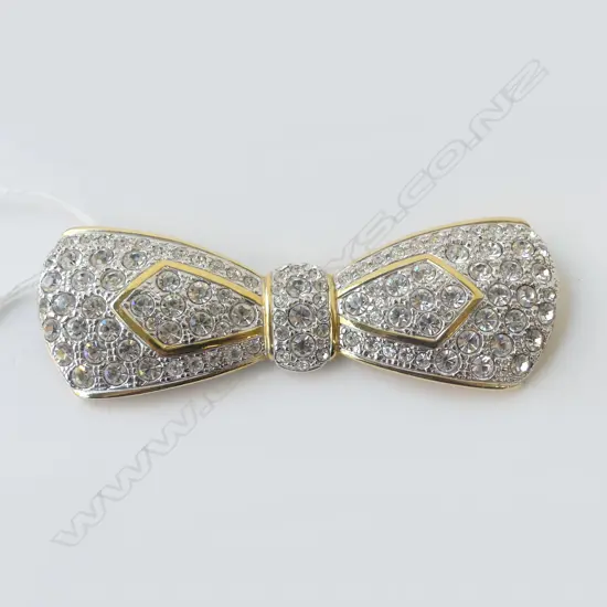 COSTUME DIAMANTE BOW BROOCH W.95mm