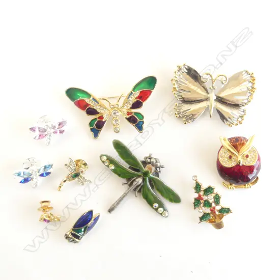 ASST. NOVELTY BROOCHES & PINS; BUTTERFLIES, DRAGONFLIES ETC