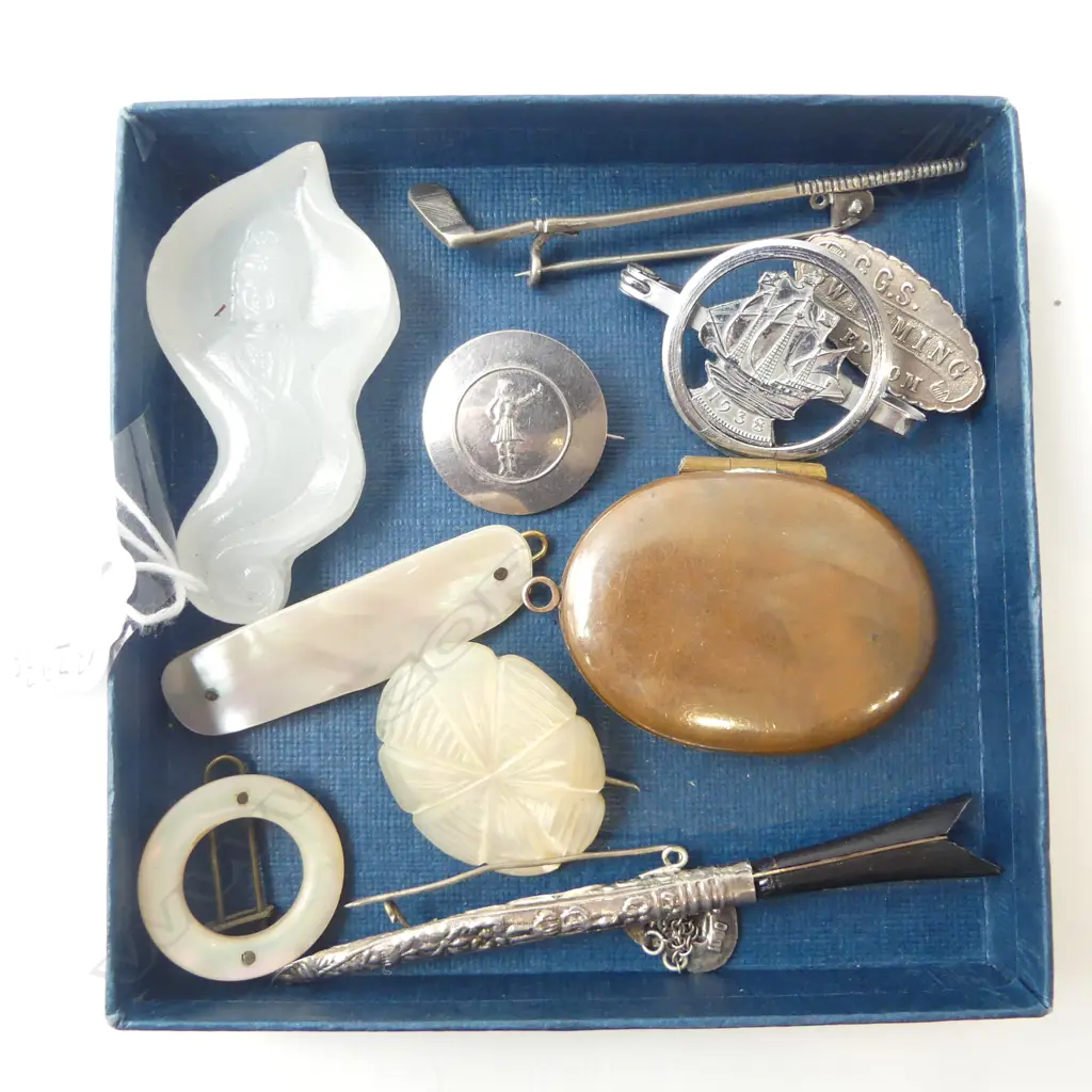 LARGE COPPER LOCKET, MOP BROOCHES, JADE? PENDANT, STG BROOCH ETC Image 1++