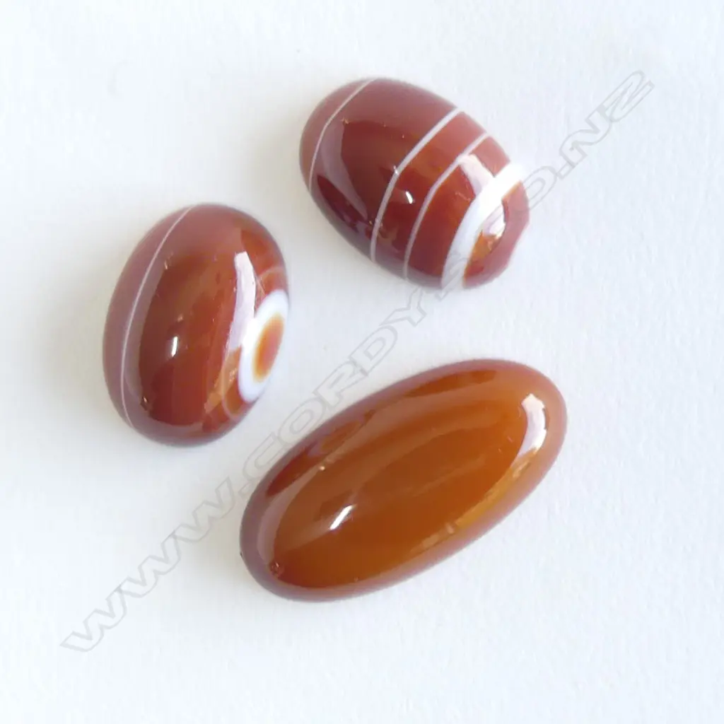 3 CARNELIAN CABOCHONS Image 1++