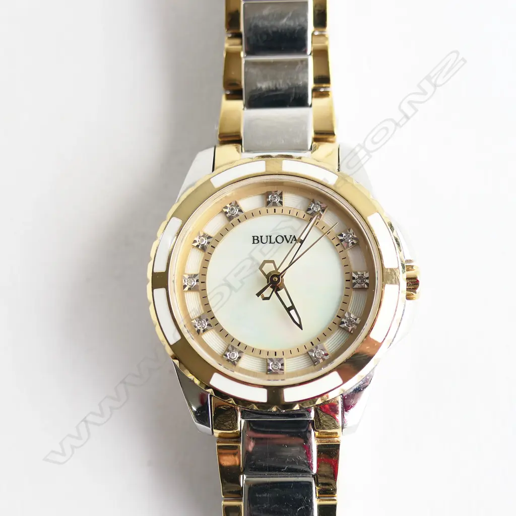LADIES BULOVA WRIST WATCH w. MOP FACE   (NOT GOING) Image 1++