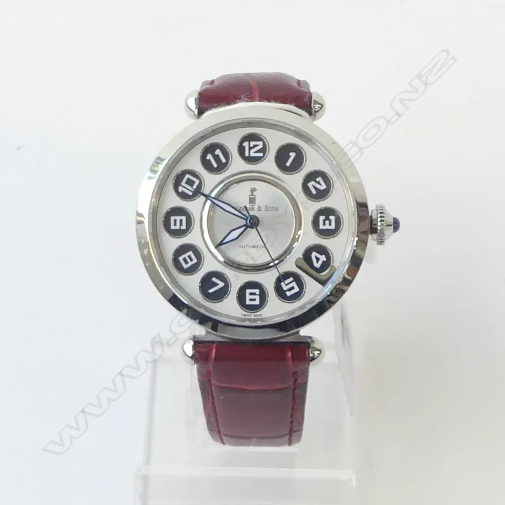 MINT & BOXED COLOMER & SONS GENTS WATCH  & SPARE STRAP Image 1++