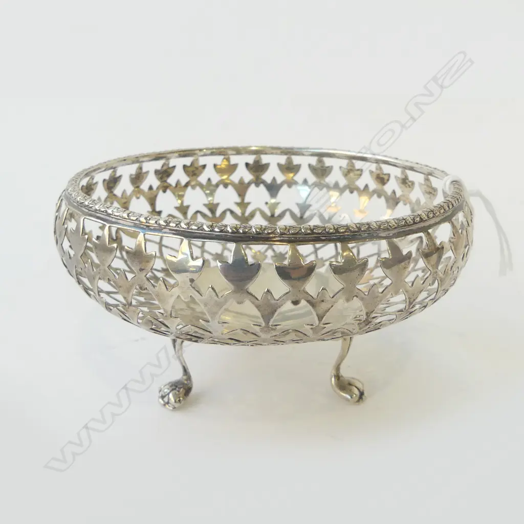 STG SILVER PIERCED FOOTED BOWL, 105mm dia 62gms Image 1++