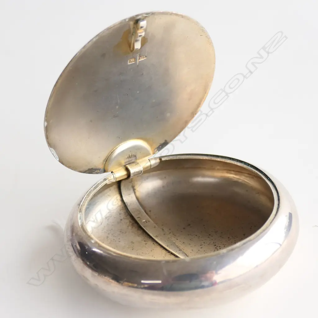 SILVER TOBACCO BOX compressed round Chester 1876 93gms Image 1++