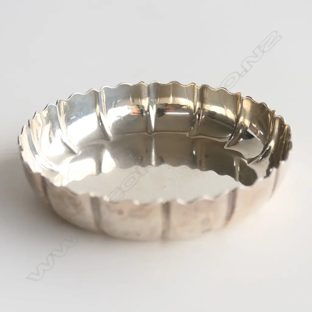 SILVER HEAVY CAST DISH London 1965 78.8gms Image 1++