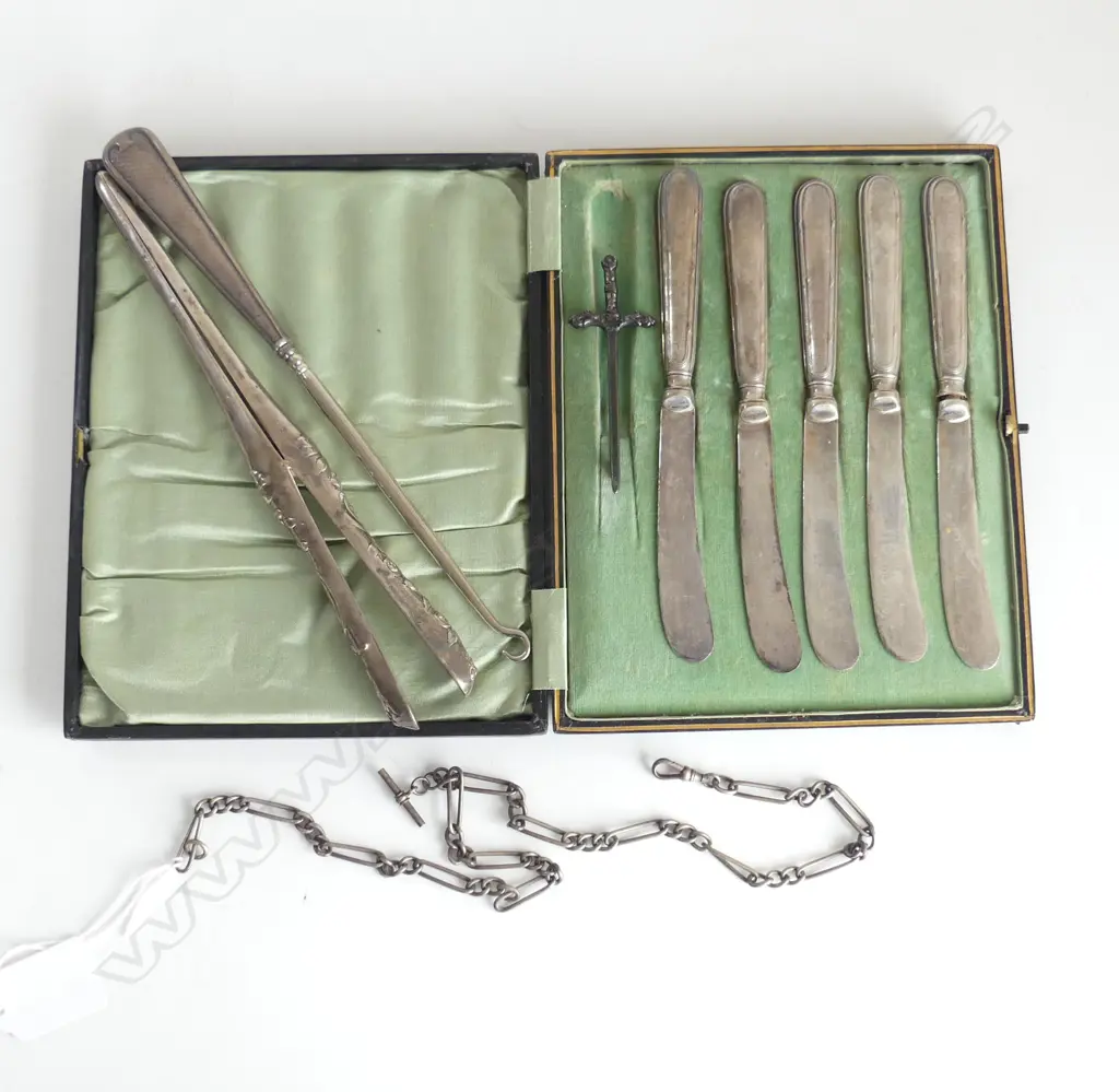 5 STG HANDLED KNIVES, BUTTON HOOK, PR GLOVE STRETCHERS, STG CHAIN, EP SWORD BROOCH Image 1++