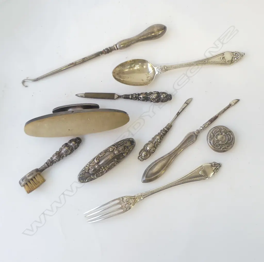STG SILVER FORK & SPOON 60gms + 8 PCES ASST. SILVER Image 1++