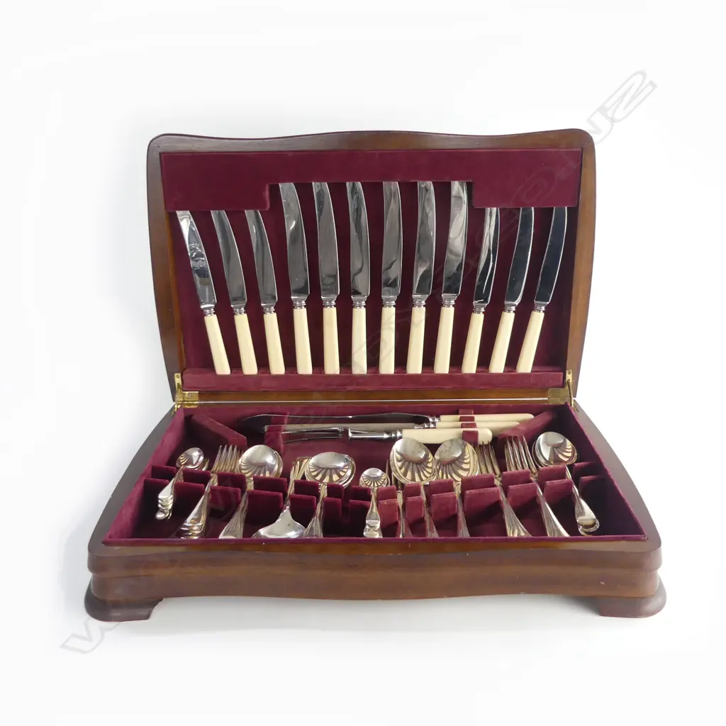 6 PLACE CUTLERY CANTEEN w. IVORINE 'BONE' HANDLED KNIVES W.475mm Image 1++