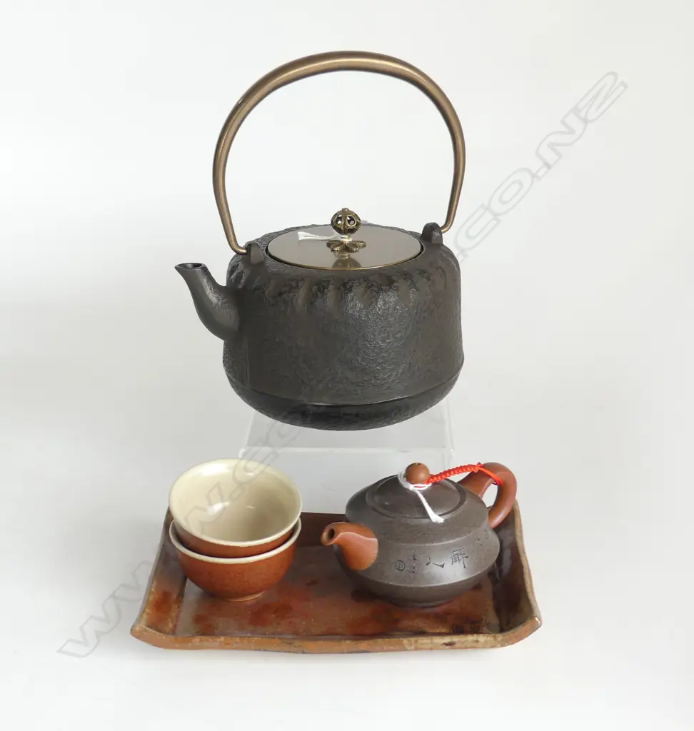 ORIENTAL IRON TEAPOT, 4 PCE TEA SET Image 1++