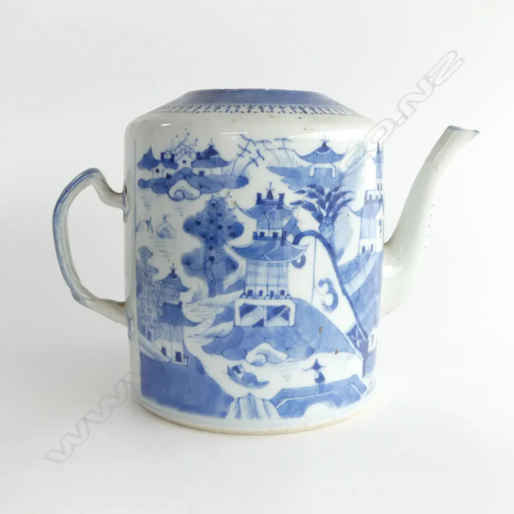 18th/19thC CHINESE EXPORT B & W LGE TEAPOT 1 figure on a bridge a.f H.160mm Image 1++