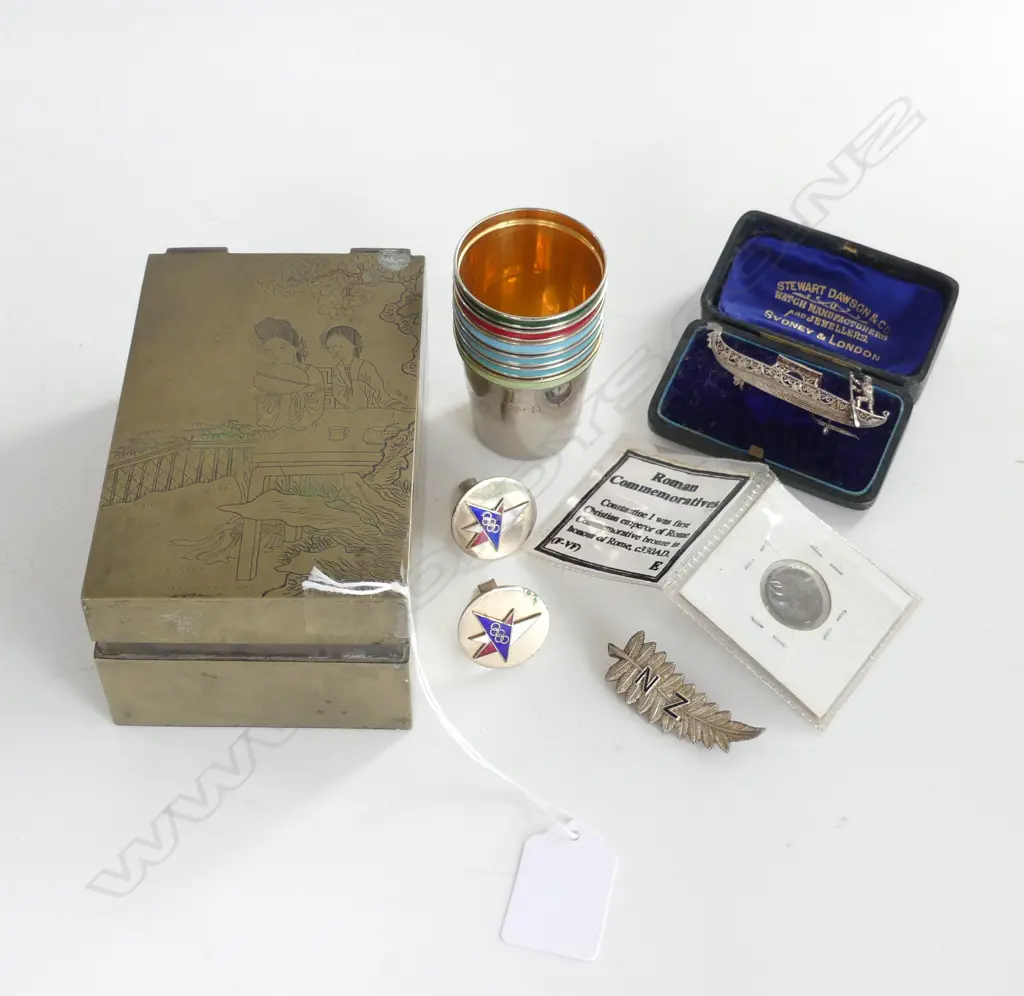2 STG BROOCHES; NZ FERN & GONDOLA BOAT L.60mm, PR CUFFLINKS, ROMAN COIN, 6 SHOT CUPS IN ORIENTAL BRASS BOX 125x80mm Image 1++