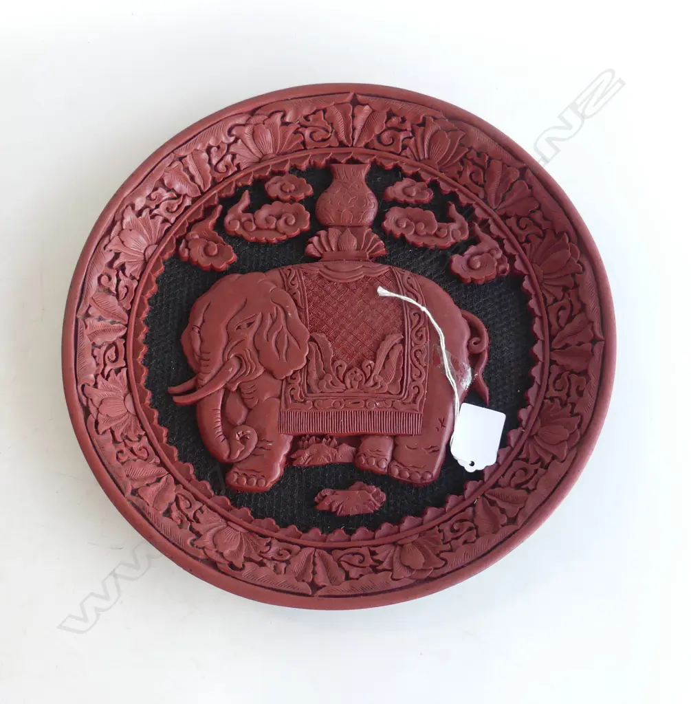 CINNABAR STYLE RED DISH W ELEPHANT Dia.290mm Image 1++