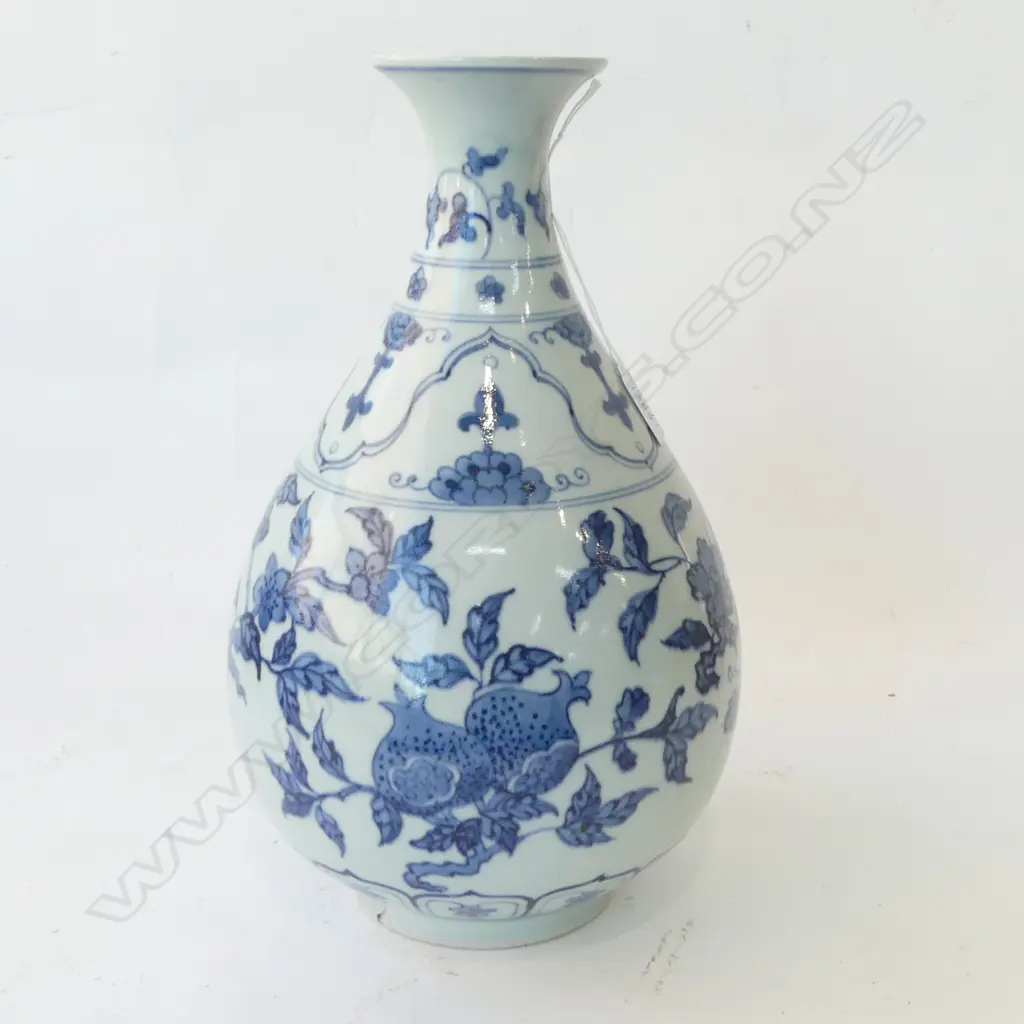 LG CHINESE B/W VASE - FAULTS H.340mm Image 1++