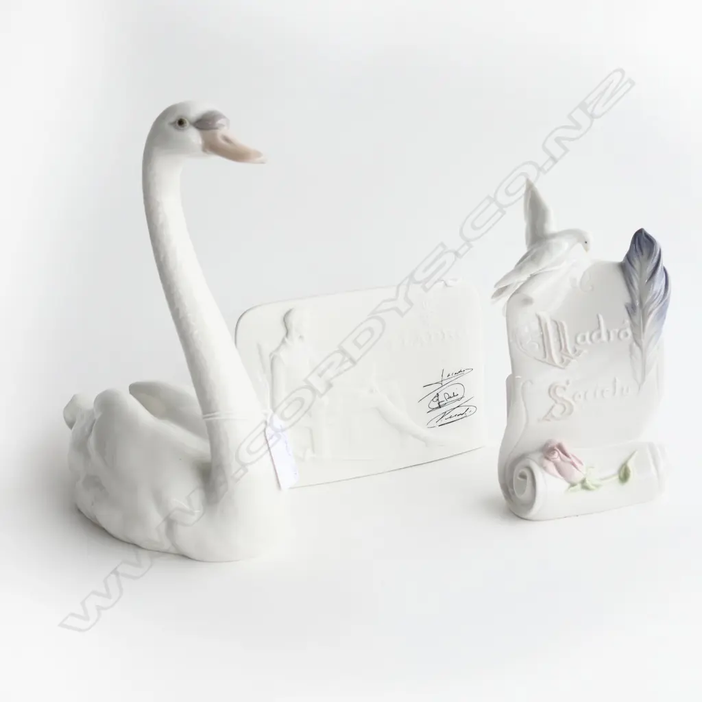 3 PC LLADRO; SWAN H.220mm, LLADRO SOCIETY PLAQUE w BIRD & ROSE & LLADRO COLLECTOR'S PLAQUE w RECLINING KNIGHT Image 1++