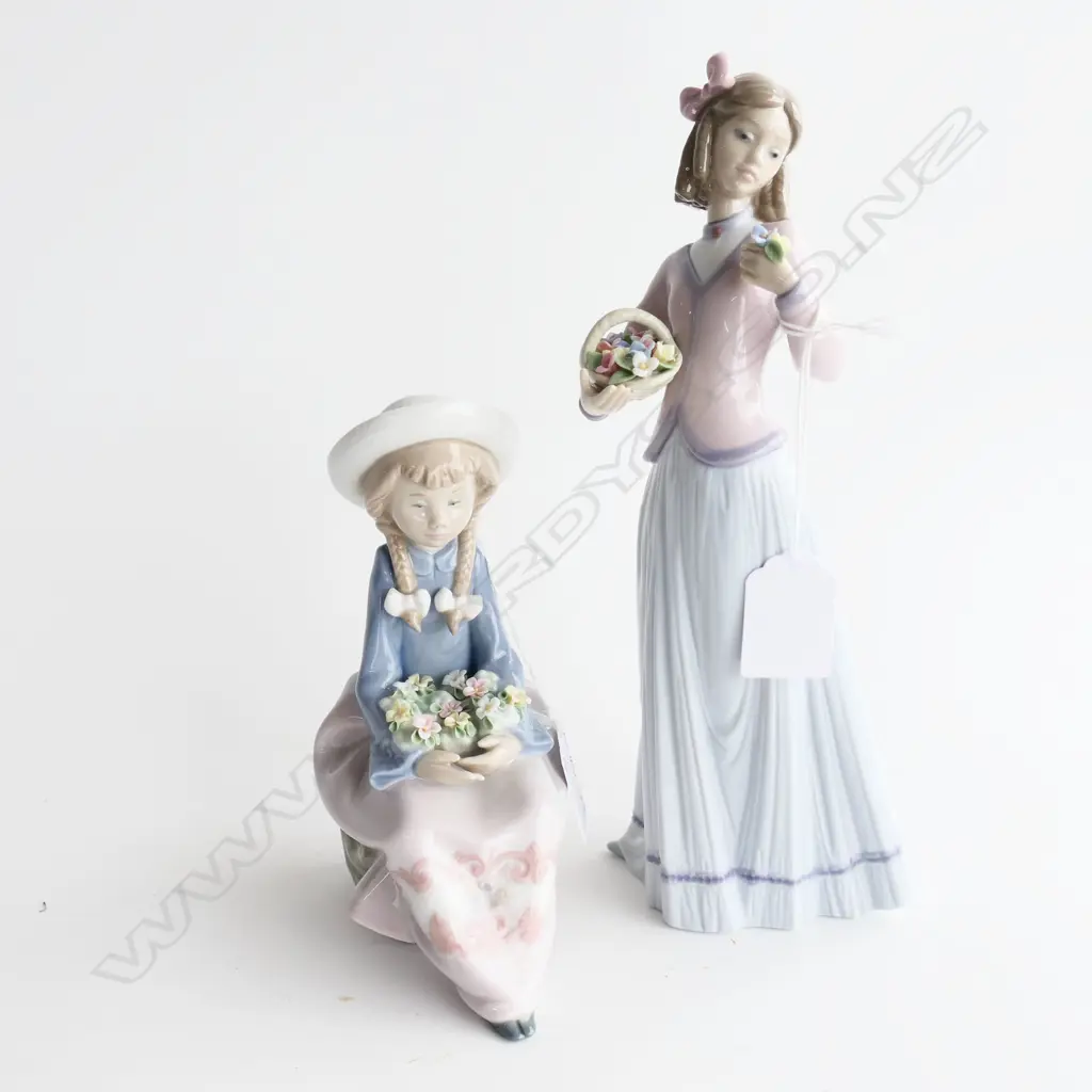 PR LLADRO FIGURINES GIRL w BUNCH of FLOWERS IN LAP & GIRL w BASKET of FLOWERS H.240mm Image 1++
