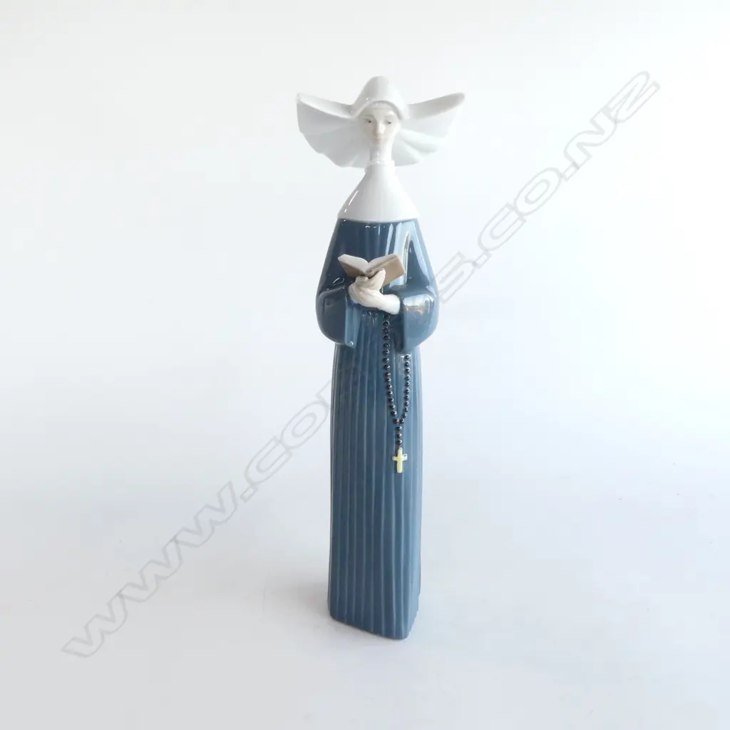 LLADRO NUN w. BOOK #5500 H.270mm HAT CHIPPED Image 1++