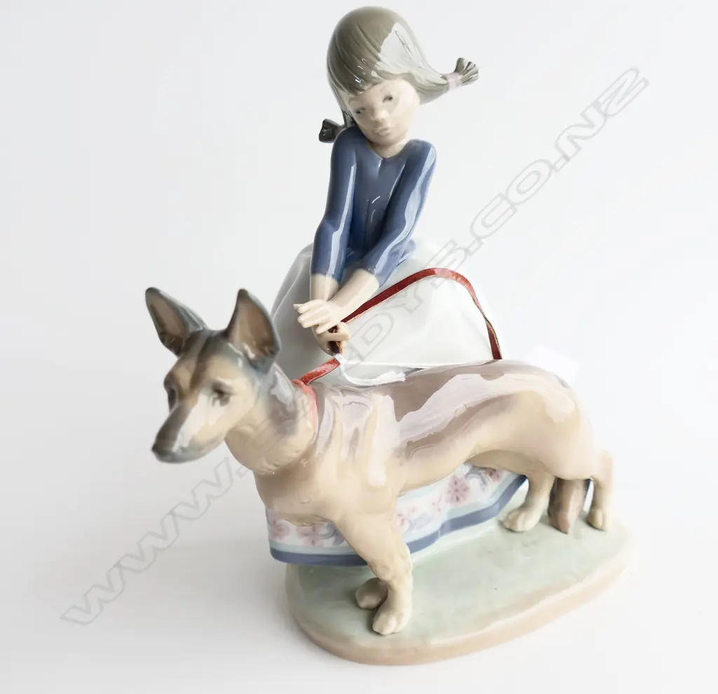 LLADRO FIGURINE GIRL w DOG ON LEAD H.220mm Image 1++